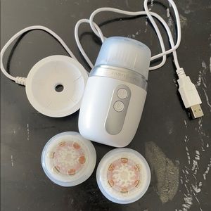 Clarisonic devices +3 face brushes heads